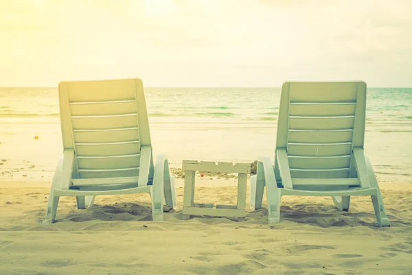 Beautiful beach chairs on tropical white sand beach - Filtered i — Stock Photo, Image