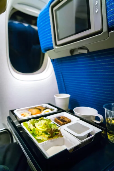 Tray of food on plane . — Stock Photo, Image