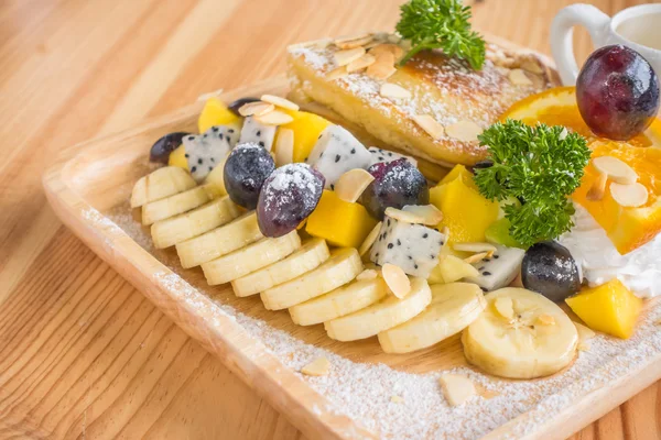 Gözleme ve meyve dondurma tablo ile .