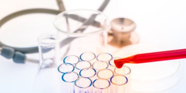 laboratuvar test tüpleri, tıbbi Züccaciye Mağazaları, stetoskop. (Filtere