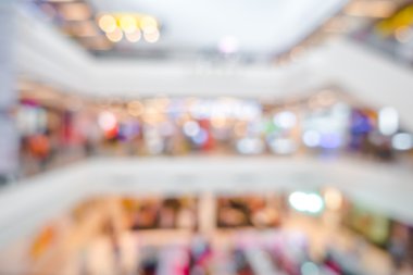 İnsanlar alışveriş merkezinde bulanıklık .