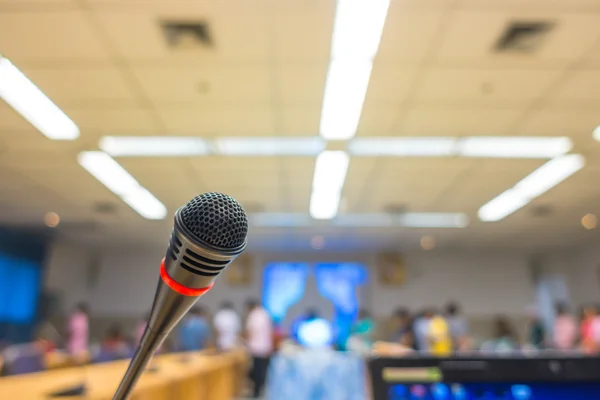 Fekete mikrofon konferencia terem. (Szűrt kép alkalmazásával — Stock Fotó