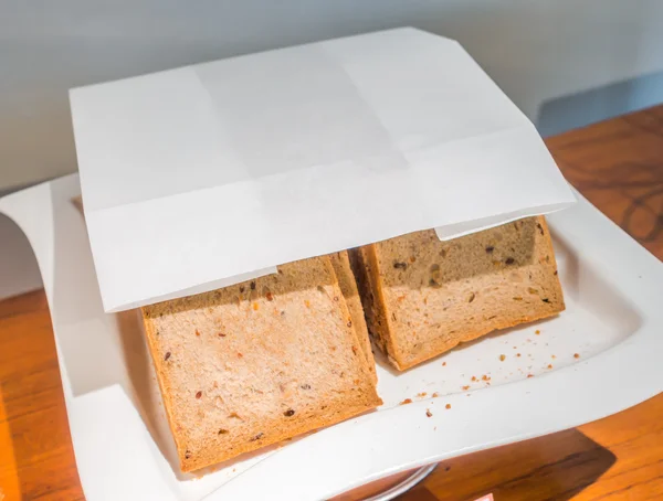 Rebanadas de pan en la mesa en buffet  . —  Fotos de Stock