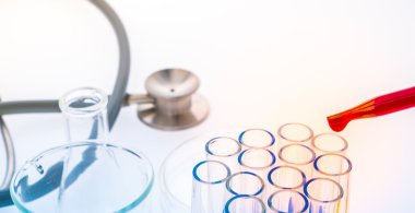 laboratuvar test tüpleri, tıbbi Züccaciye Mağazaları, stetoskop. (Filtere