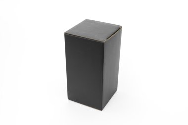 beyaz zemin üzerine siyah kutu .