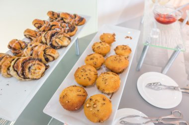 Çikolatalı kekler büfe tablo .