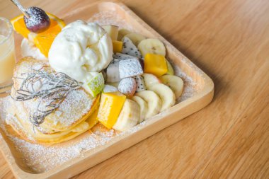 Gözleme ve meyve dondurma tablo ile .