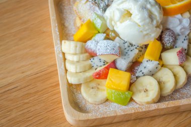 Gözleme ve meyve dondurma tablo ile .