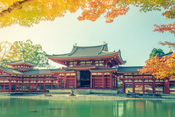 Byodo içinde tapınak Kyoto, Japonya (filtre uygulanmış görüntü işlenen vintage — Stok fotoğraf