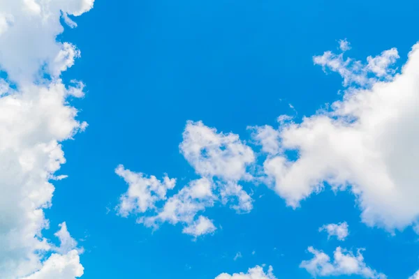 Nuvem no céu azul  . — Fotografia de Stock