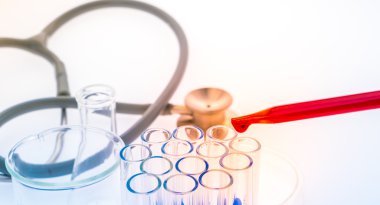 laboratuvar test tüpleri, tıbbi Züccaciye Mağazaları, stetoskop. (Filtere