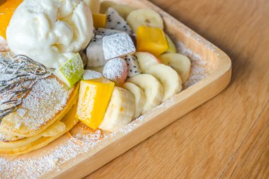 Gözleme ve meyve dondurma tablo ile .