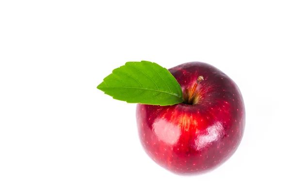 Pomme rouge avec feuille verte sur fond blanc . — Photo