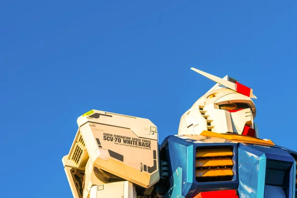 Volledige grootte Gundam optredens buiten Divercity Tokyo Plaza, Oda — Stockfoto