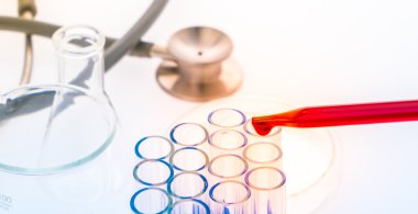 laboratuvar test tüpleri, tıbbi Züccaciye Mağazaları, stetoskop. (Filtere