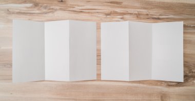 Panelli beyaz şablon Kağıt ahşap doku üzerinde .