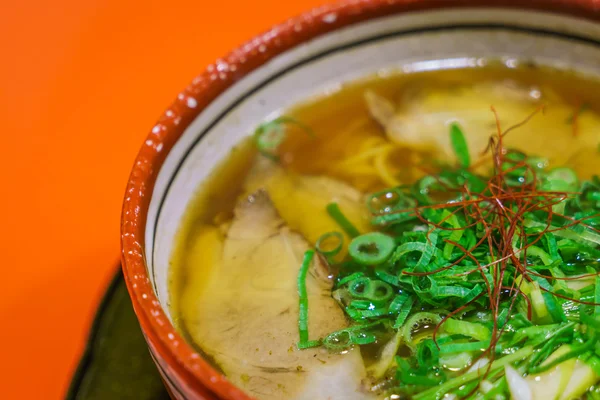 テーブルの上の日本のラーメン — ストック写真