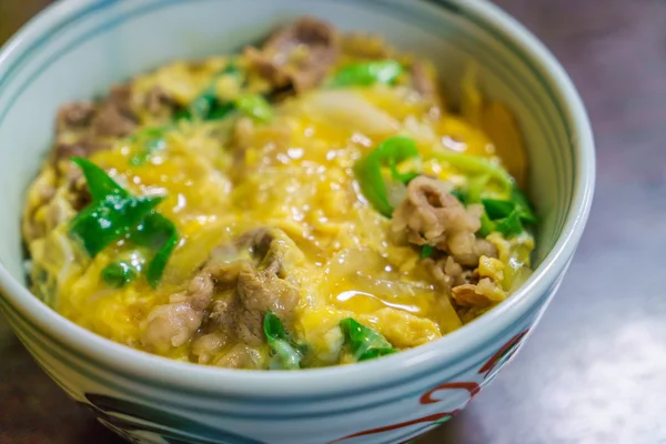 Plato tradicional japonés Carne de res teriyaki con arroz — Foto de Stock