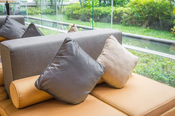 Zbliżenie, nowoczesne meble z poduszkami . — Zdjęcie stockowe