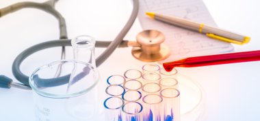 laboratuvar test tüpleri, tıbbi Züccaciye Mağazaları, stetoskop, kalem, Not