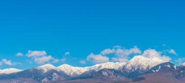 (Japonya kışın dağ yolu )