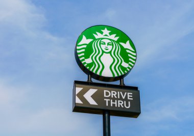 KhonKaen Eyaleti, Tayland - 20 Aralık 2015: Starbucks driv