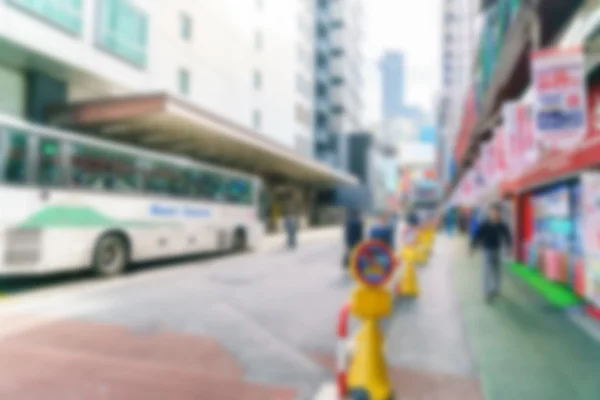 Abstract oskärpa anonyma människor gå på hårt trafikerade gatan — Stockfoto