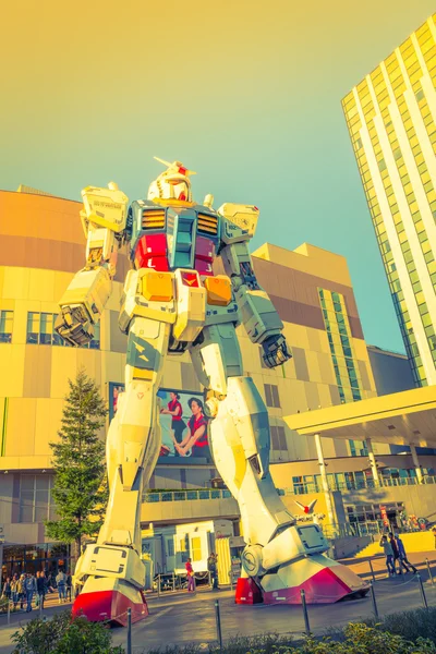 Actuaciones Gundam de tamaño completo fuera de DiverCity Tokyo Plaza, Oda —  Fotos de Stock