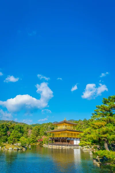Kinkakuji tempel "Het gouden paviljoen" in Kyoto, Japan — Stockfoto