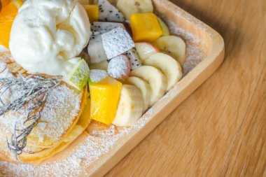 Gözleme ve meyve dondurma tablo ile .