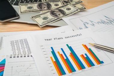 Dizüstü bilgisayar, telefon, dolar bankn tablo Mali çizelgeleri