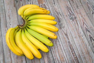 Tahta masada taze muzlar .