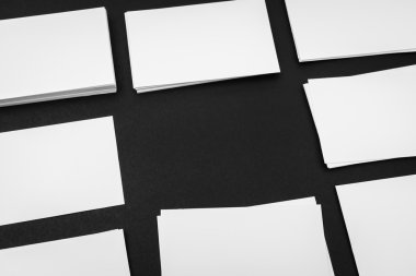 Kartvizit siyah arka plan üzerine .