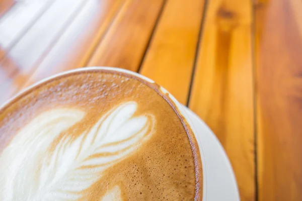Latte Coffee konst på träbordet . — Stockfoto