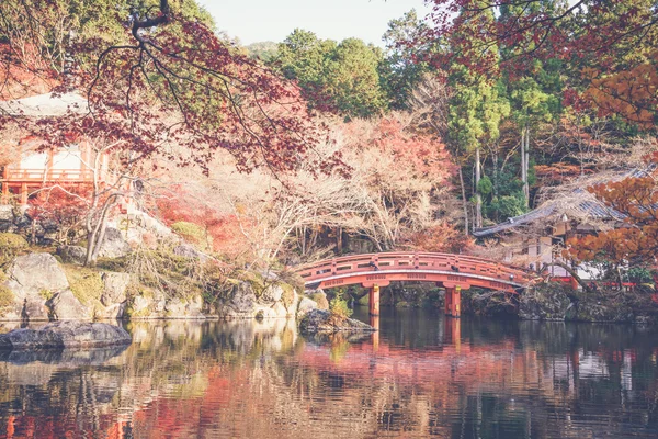 Templo de Daigo-ji en otoño, Kioto, Japón (Procesos de imágenes filtradas —  Fotos de Stock