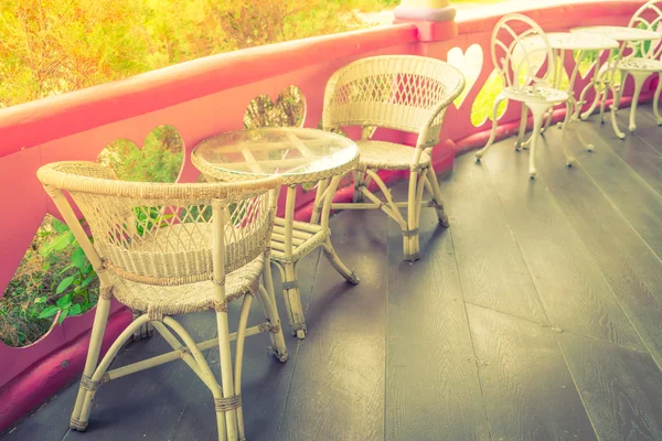 Mesas y silla en el restaurante cafetería al aire libre  . —  Fotos de Stock