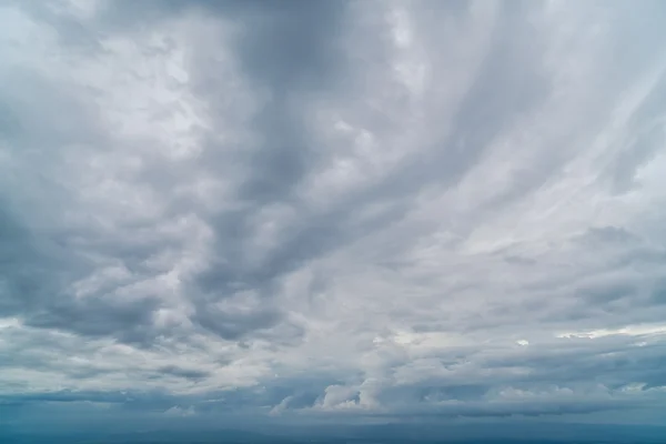 Nubes de tormenta antes de la lluvia . — Foto de Stock