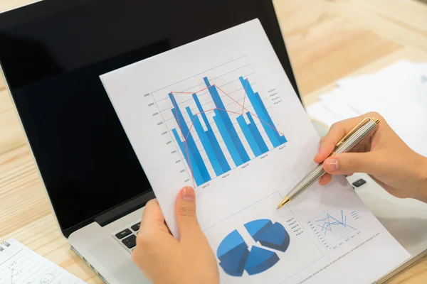 Business people using laptop and Financial charts at meeting off — Stock Photo, Image