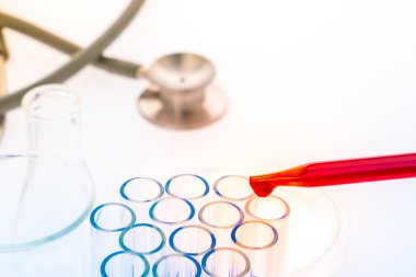 laboratuvar test tüpleri, tıbbi Züccaciye Mağazaları, stetoskop. (Filtere