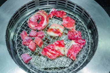 Japon tarzı ham taze et sıcak Barbekü Izgara .