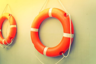 Lifebuoy yüzme havuzunda. (Filtre uygulanmış görüntü işleme vinta
