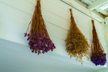 Güzel çimen çiçek demet