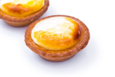 Peynirli tart beyaz arka plan üzerinde .