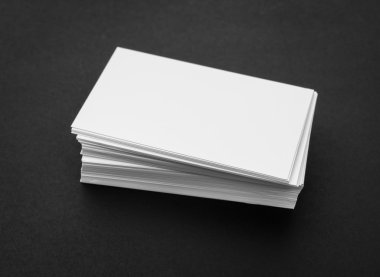 Kartvizit siyah arka plan üzerine .