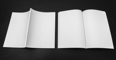 Katalog, dergi boş, sahte siyah arka plan üzerine kitap .