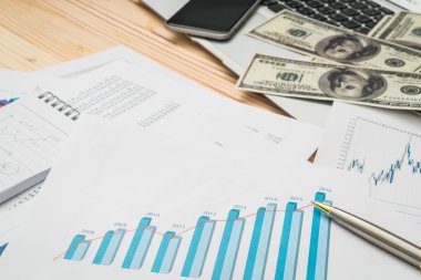 Dizüstü bilgisayar, telefon, dolar bankn tablo Mali çizelgeleri
