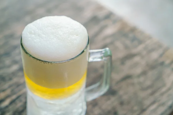 Foto da caneca com cerveja — Fotografia de Stock