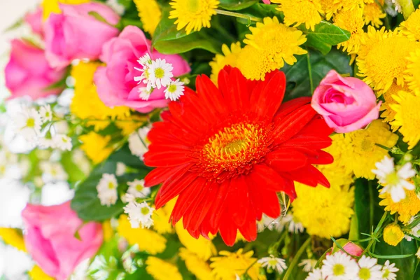 Mooie bloemen voor Valentijnsdag en bruiloft scène — Stockfoto