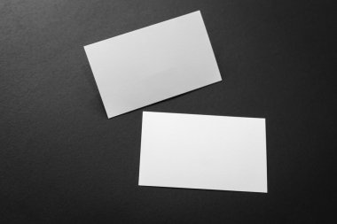 Kartvizit siyah arka plan üzerine .