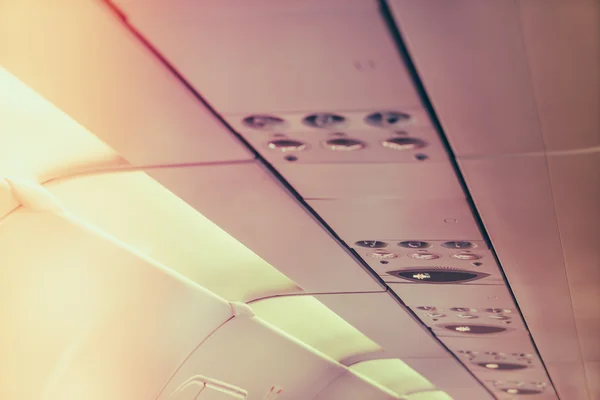 Nessun segno di fumo e cintura di sicurezza sull'aereo. (Filtrato — Foto Stock